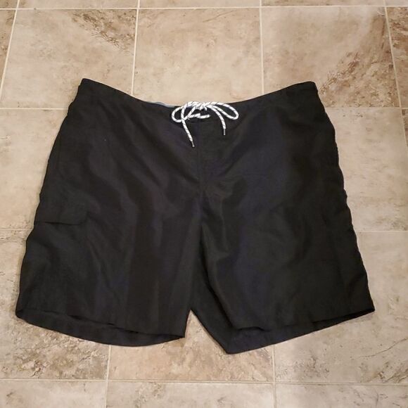 Men's Goodfellow black cargo swim trunks - Picture 1 of 4